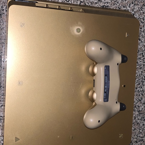 PlayStation 4 - LIMITED EDITION - GOLD 2TB - Picture 4 of 8